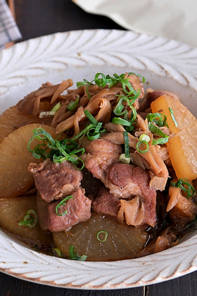 舞茸効果でお肉やわらか！豚肉と大根のうまだし煮物