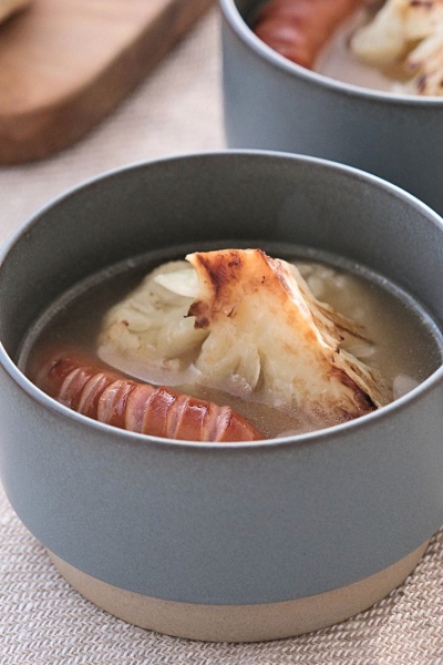 ほろほろカリフラワーとウインナーのスープ